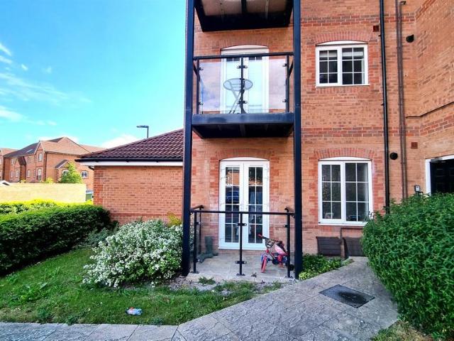 Flat for sale in Berrick Salome, Oxfordshire