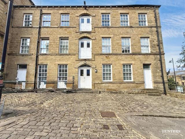 Flat for sale in Batley, West Yorkshire