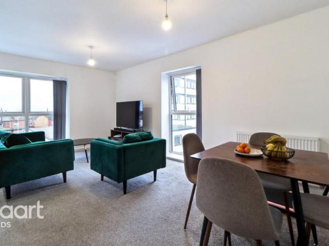 Flat for sale in Osmondthorpe, West Yorkshire