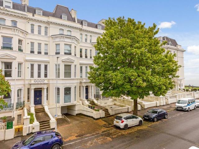 Flat for sale in Folkestone