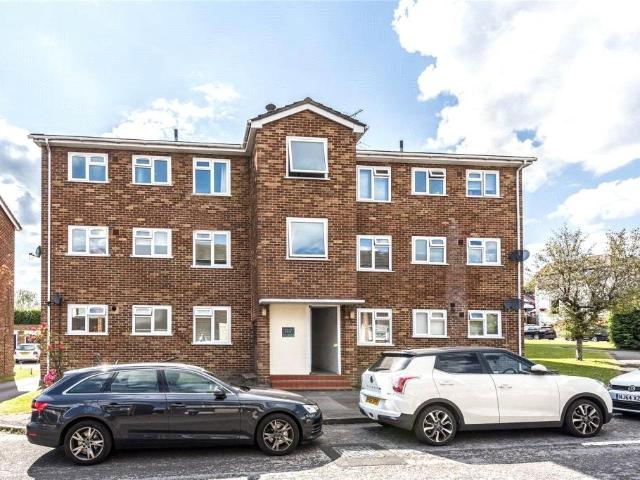 Flat for sale in Fole, Surrey