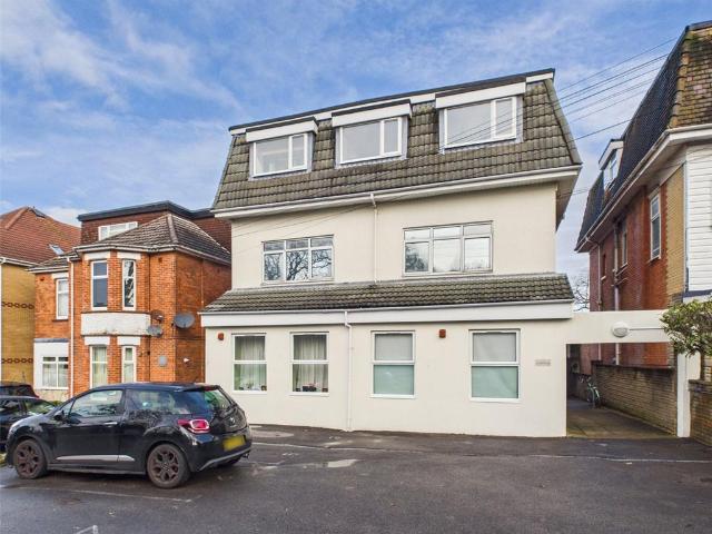 Flat for sale in Pokesdown, Bournemouth