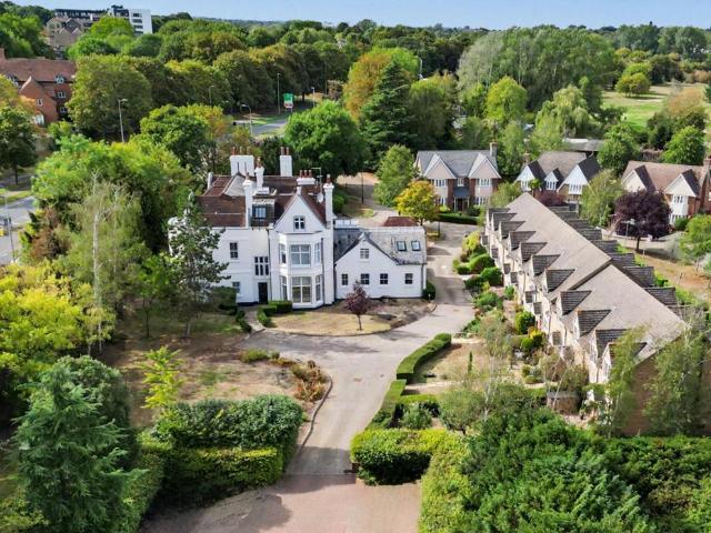 Flat for sale in Broadwater, Shephall
