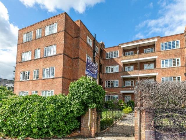 Flat for sale in Talbot Village, Bournemouth