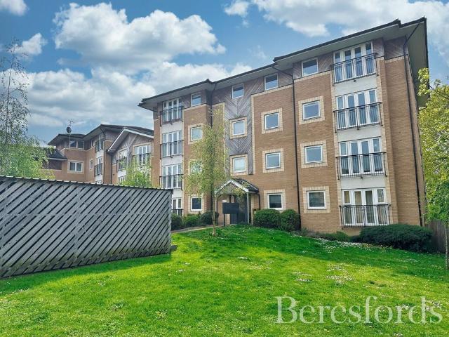 Flat for sale in Hornchurch, Greater London