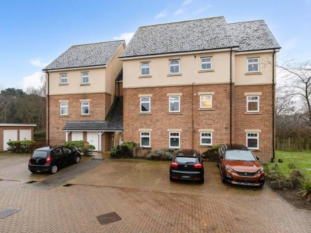 Flat for sale in Row Town, Surrey