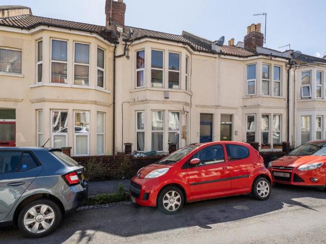 Flat for sale in Feckenham, City Of Bristol