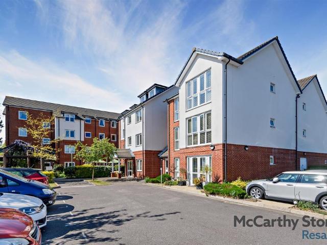Flat for sale in Spring Vale, Hampshire