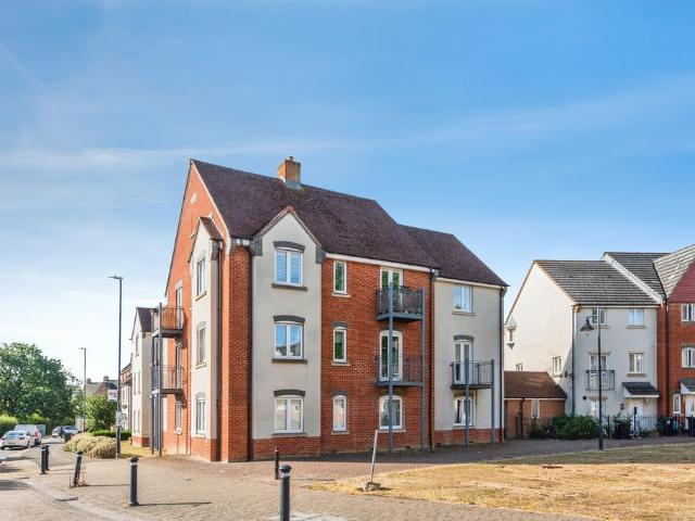 Flat for sale in Haydon End, Blunsdon St Andrew