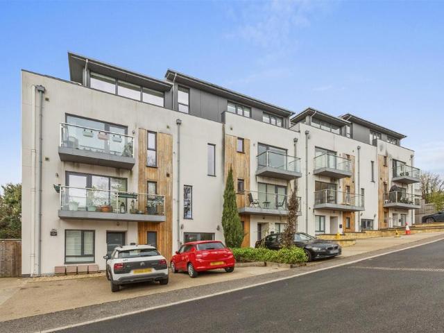 Flat for sale in Daws Hill, Cressex
