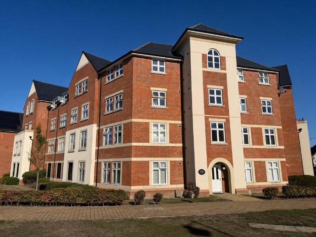 Flat for sale in Aldershot, Rushmoor