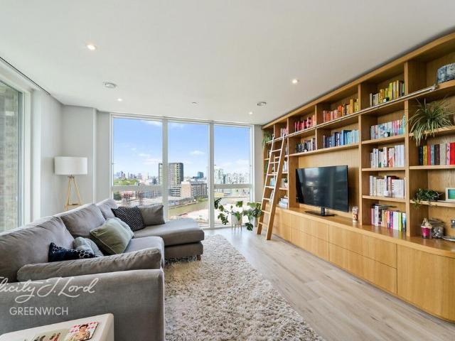 Flat for sale in Greenwich Town Centre, Greater London