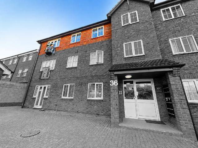 Flat for sale in Pinfold, Leicestershire
