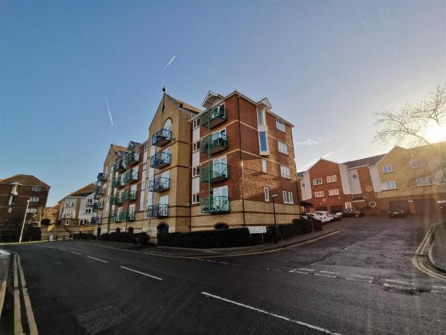 Flat for sale in Nangreaves, Wales