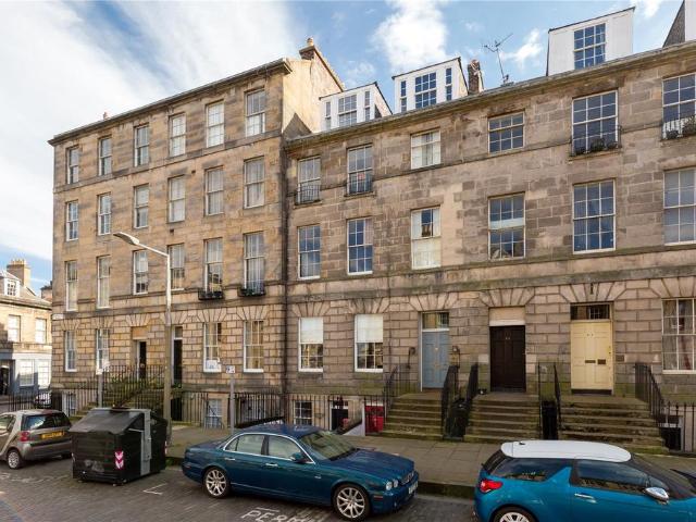 Flat for sale in Gayfield, Broughton