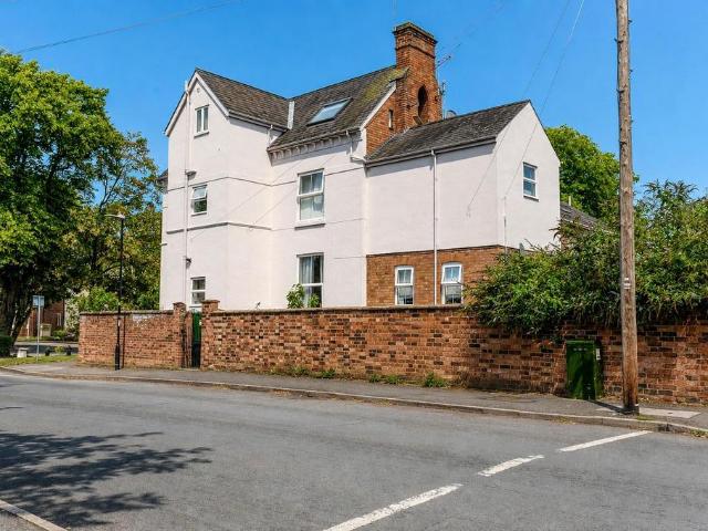 Flat for sale in Sydenham, Warwick
