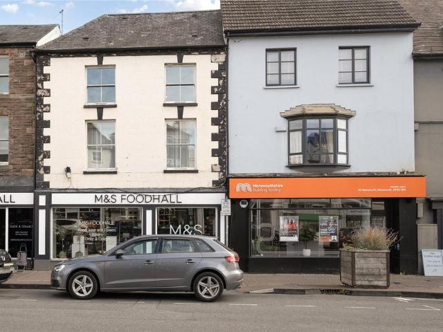 Flat for sale in Monmouth, Wales