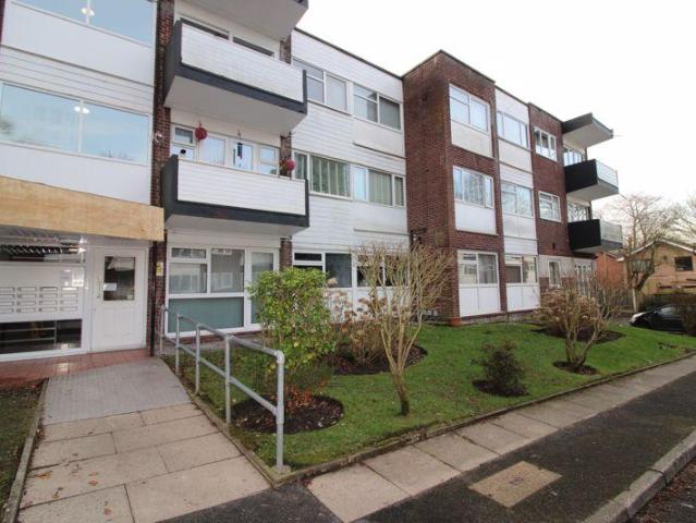 Flat for sale in Heaton Park, Bury
