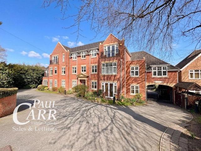 Flat for sale in Four Oaks, West Midlands