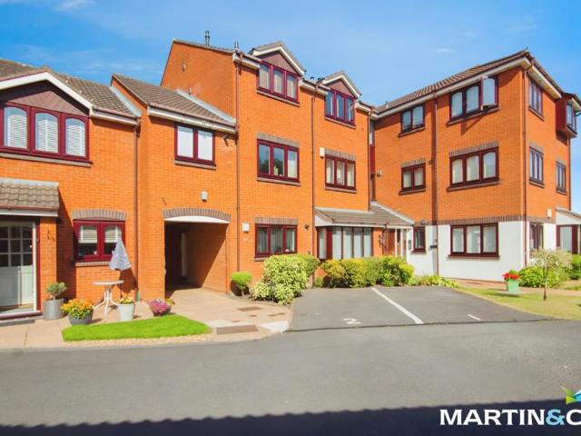 Flat for sale in Walmley, Sutton Coldfield