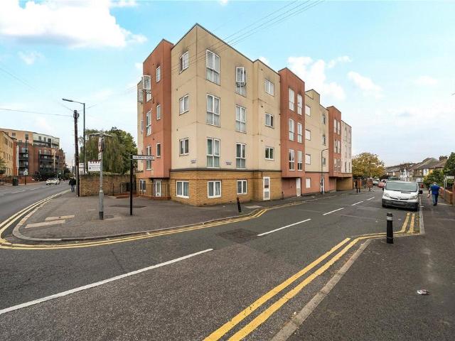 Flat for sale in Slough