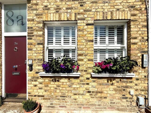 Flat for sale in East Dulwich, Greater London