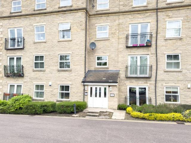 Flat for sale in Bailiff Bridge, West Yorkshire
