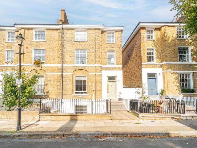 Flat for sale in London Borough of Islington, Greater London
