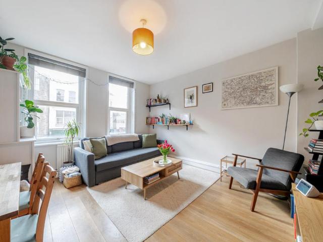 Flat for sale in East Greenwich, Greater London