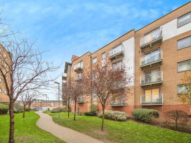 Flat for sale in Hythe, Fordham Heath