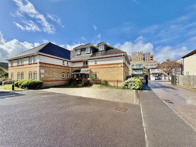 Flat for sale in London Borough of Hounslow, Isle Of Man