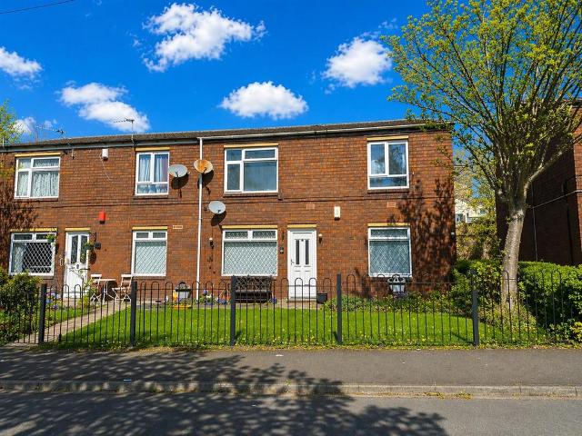 Flat for sale in West Yorkshire
