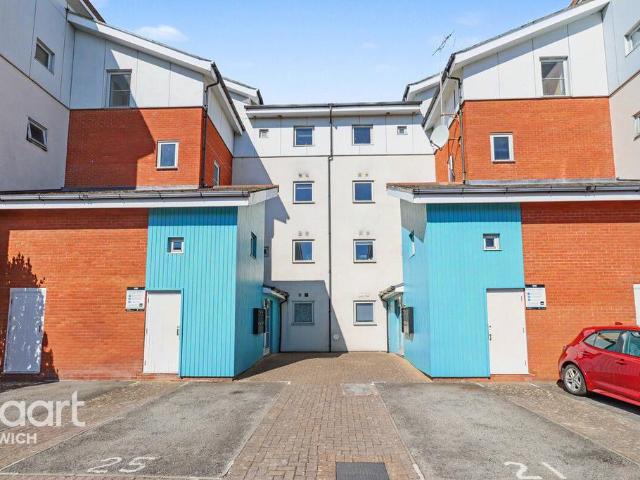 Flat for sale in Ravenswood, Key Street