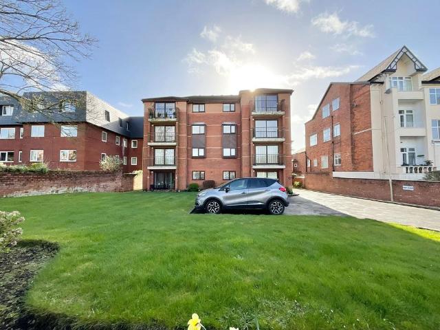 Flat for sale in Meols Cop, Southport
