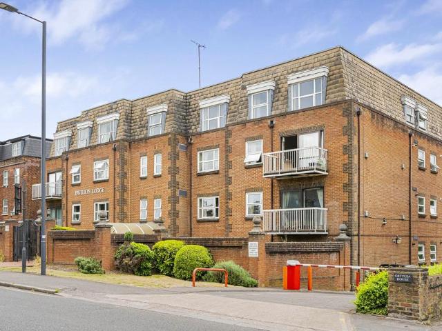 Flat for sale in Harrow On The Hill, Greater London