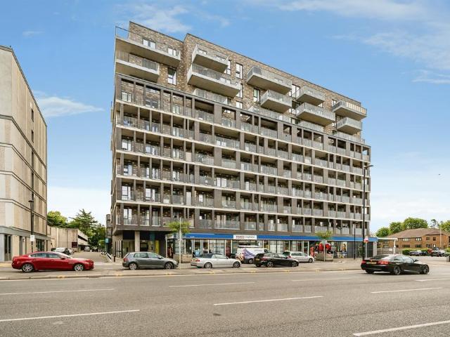 Flat for sale in Slough