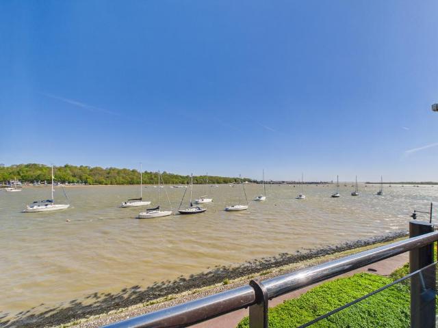 Flat for sale in St. Marys Island, Gillingham