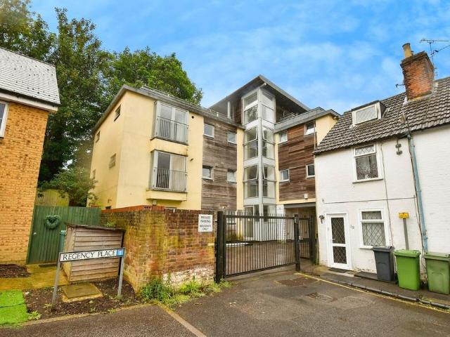 Flat for sale in Midway, Kent