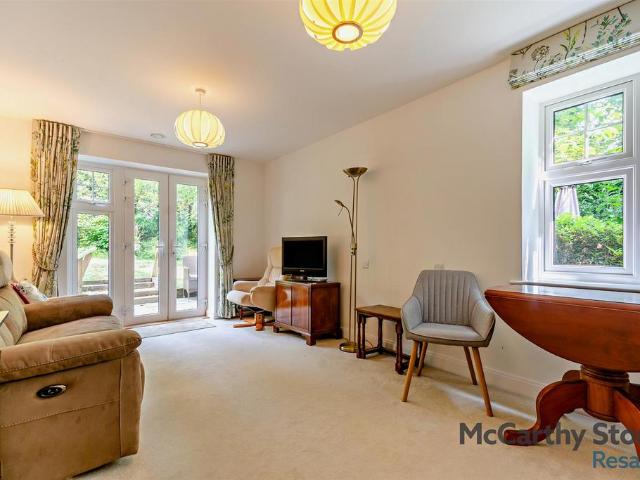 Flat for sale in Chalfont St. Peter, Denham
