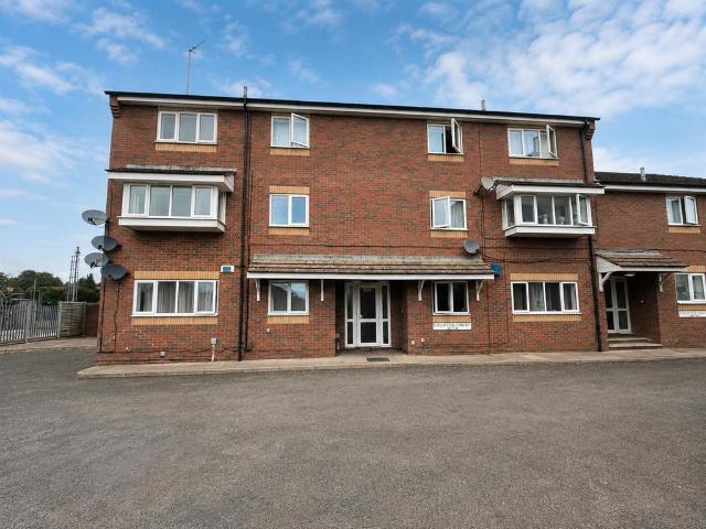 Flat for sale in Spencer, Northampton