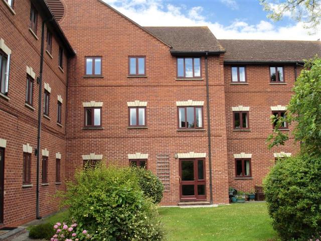 Flat for sale in Ledbury, Herefordshire