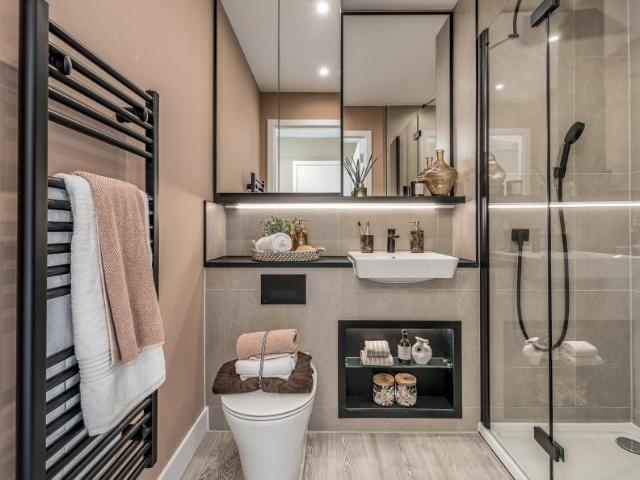 Flat for sale in London Borough of Hounslow, Strand
