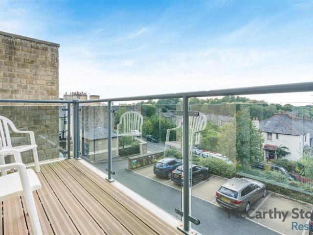 Flat for sale in Greaves, Bare