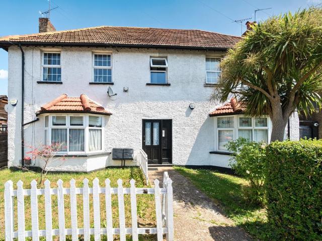 Flat for sale in High Barnet, Greater London