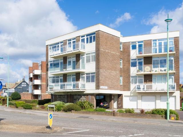 Flat for sale in Lee-on-the-Solent, Middlecroft