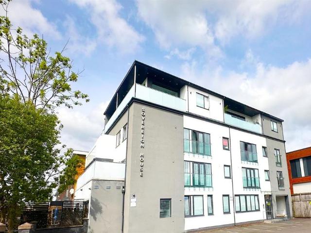 Flat for sale in Poynton