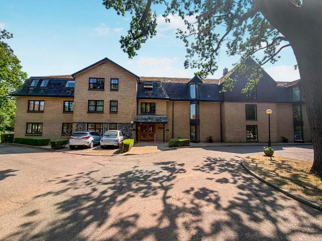 Flat for sale in Chedburgh, Suffolk