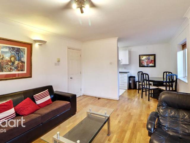 Flat for sale in West Yorkshire