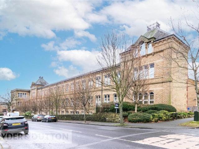 Flat for sale in Birkby, Huddersfield