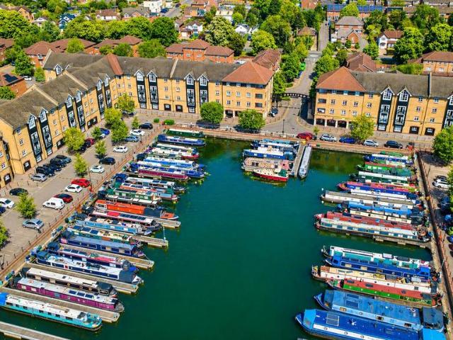 Flat for sale in Pouchen End, Hertfordshire